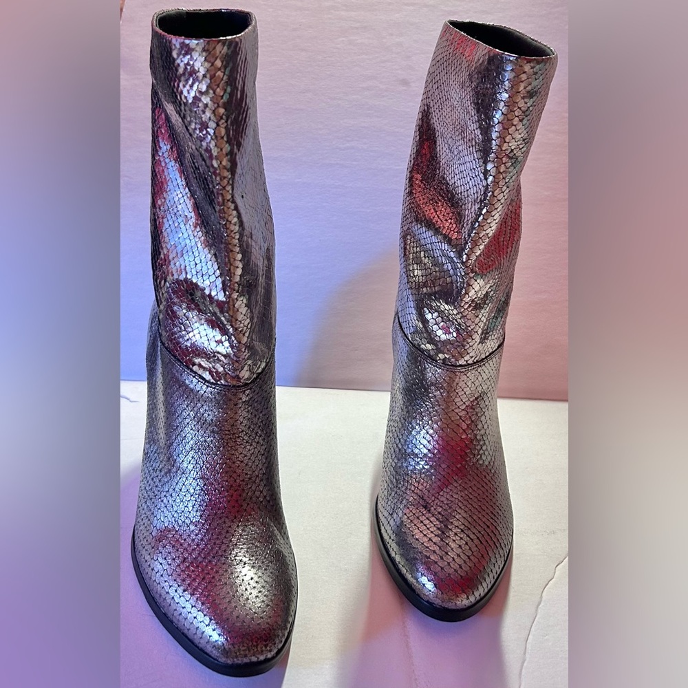 MICHAEL Michael Kors DIVIA Ankle Boots Metalic Silver Size 9M/39M Leather Disco